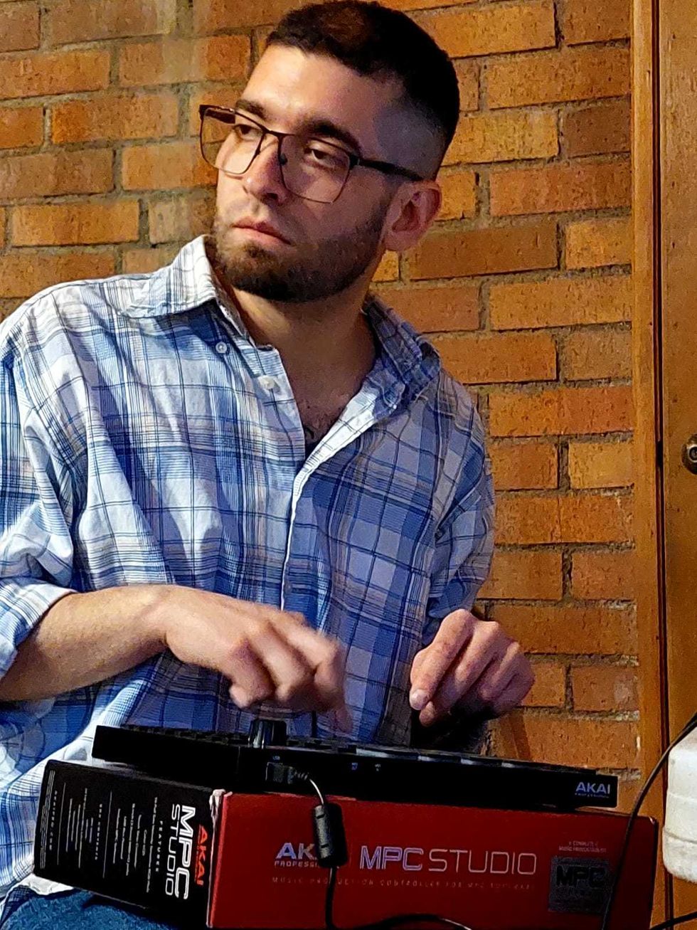 Proyecto Fusiones Urbanas de Huayrapamushka. El ensamble grab\u00f3 14 temas con apoyo del PACMyC para acercar m\u00fasica popular a j\u00f3venes.Proyecto Fusiones Urbanas de Huayrapamushka. El ensamble grab\u00f3 14 temas con apoyo del PACMyC para acercar m\u00fasica popular a j\u00f3venes.