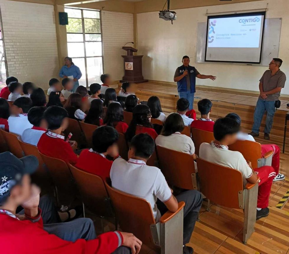 Psic\u00f3logos del CECA capacitan sobre prevenci\u00f3n de adicciones a estudiantes de secundaria en Quer\u00e9taro capital