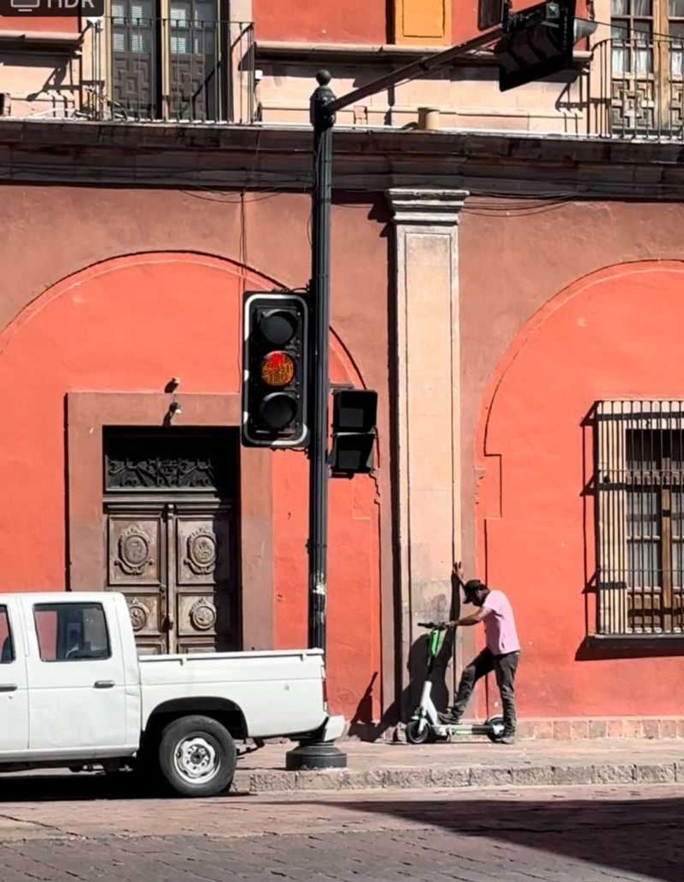 Queretanos buscan nuevas formas de “moverse”.