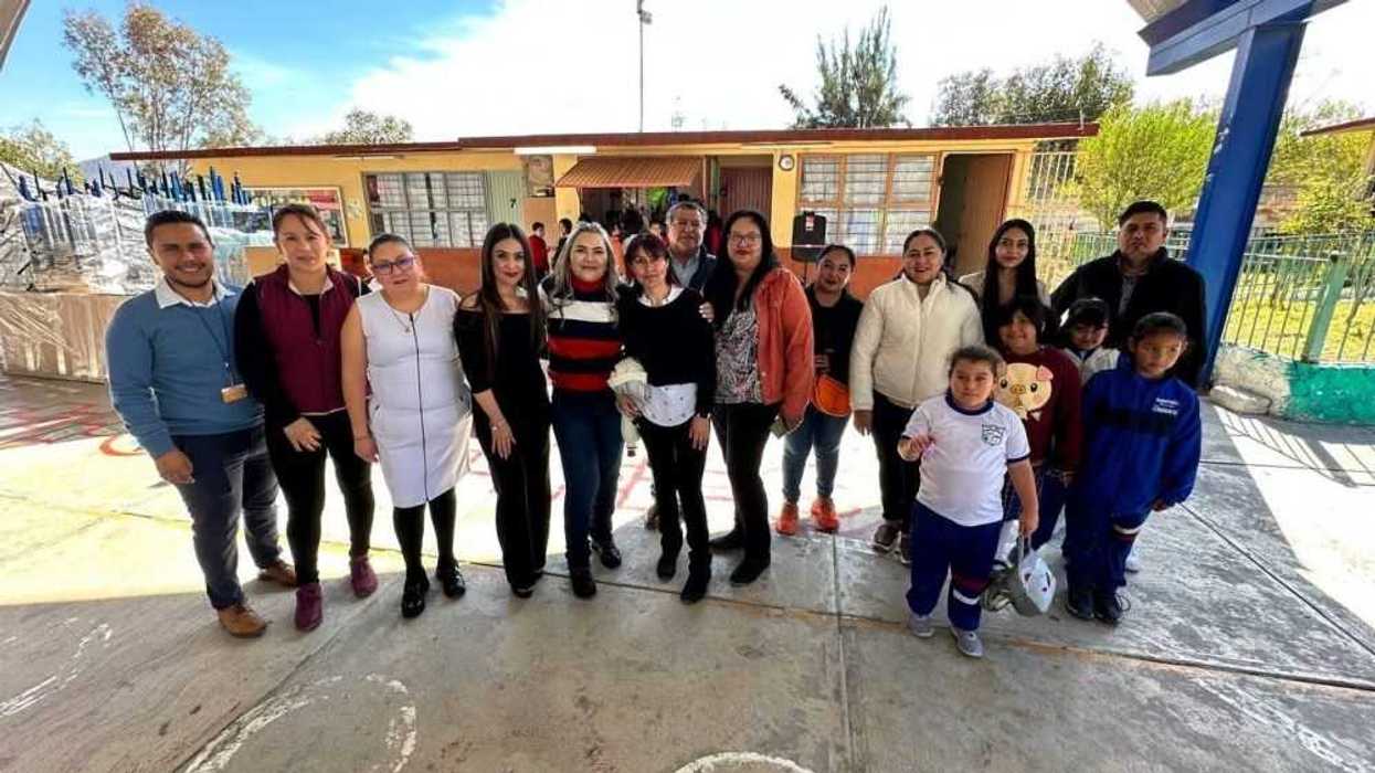 Querétaro avanza en el equipamiento escolar para la educación básica.