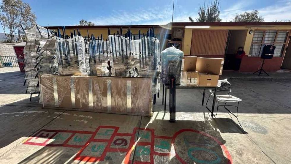 Querétaro avanza en el equipamiento escolar para la educación básica.