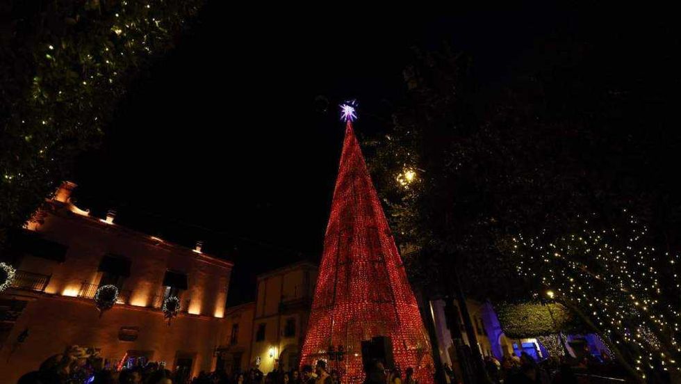 Querétaro enciende su iluminación navideña con expectativa de 2,500 millones de pesos en derrama turística y 550 mil visitantes.
