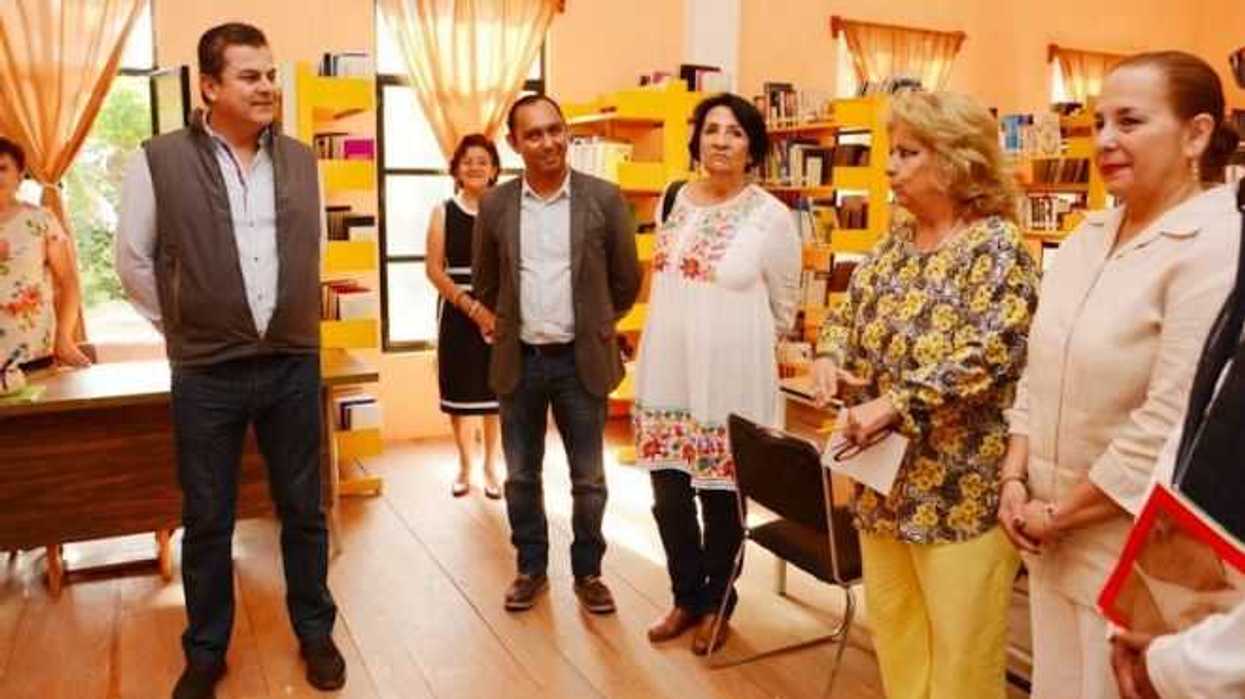 reabre-alcalde-tono-mejia-biblioteca-en-tequisquiapan