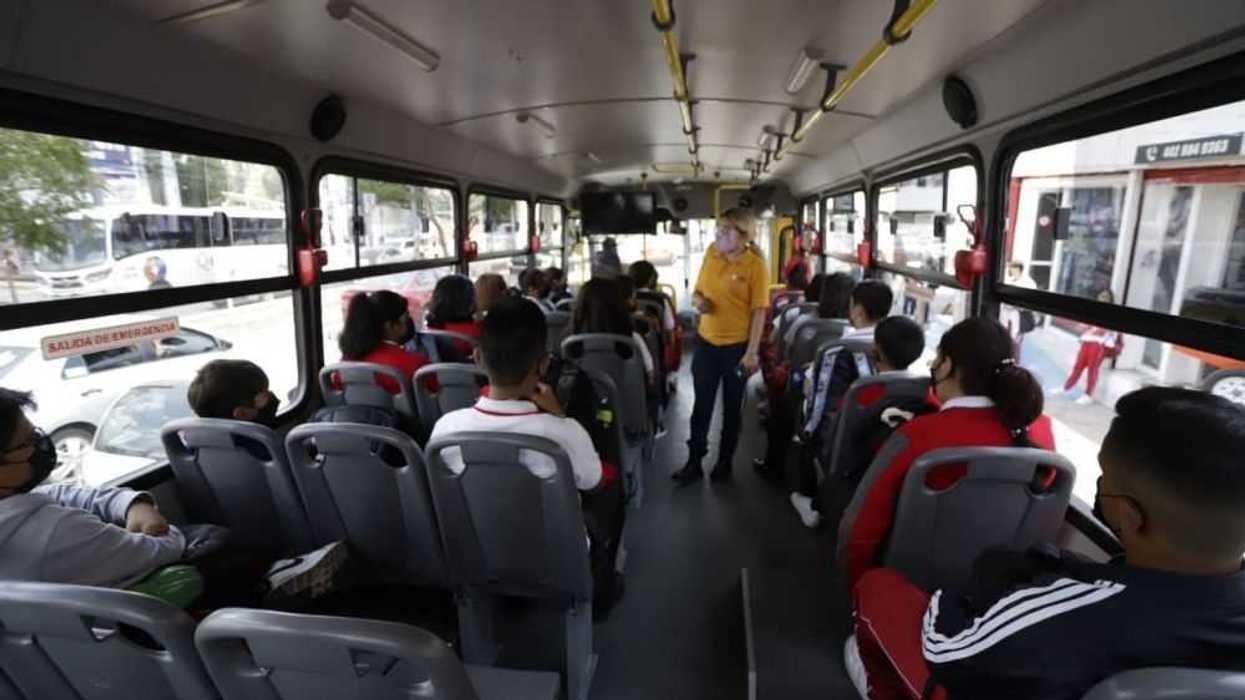 Reactiva municipio de Querétaro transporte escolar gratuito.