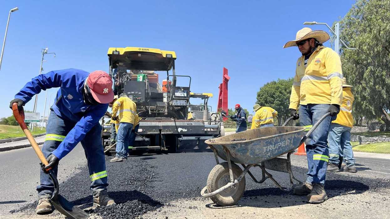 Realiza CEI trabajos de rehabilitación en carreteras de San Juan del Río.