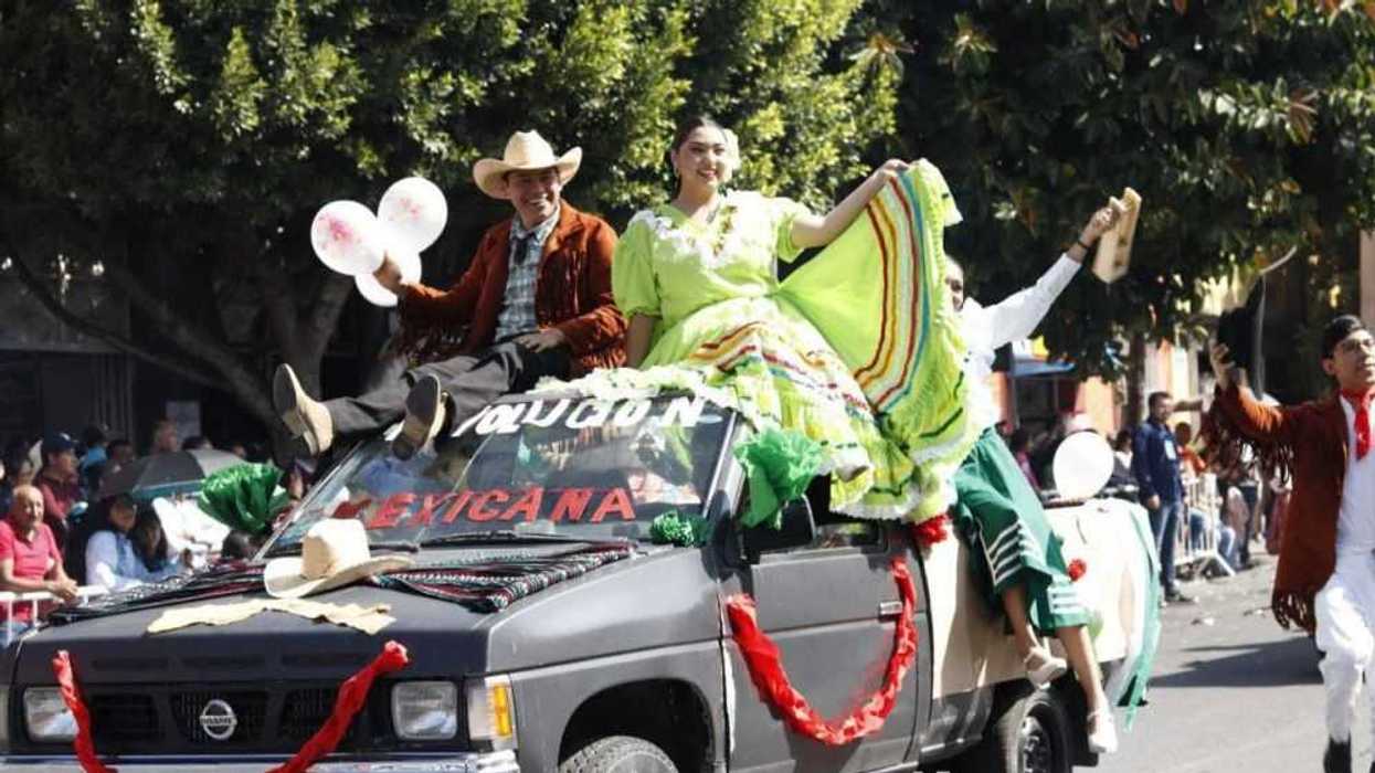 Realizan en San Juan del Río desfile alusivo a la Revolución Mexicana.