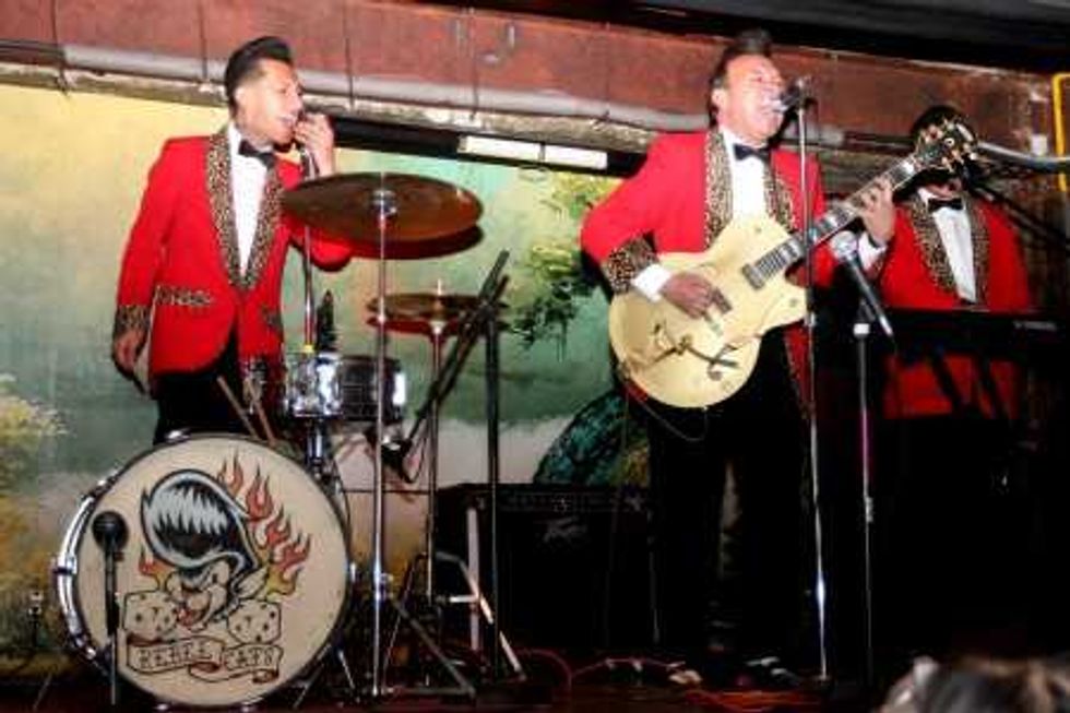REBEL CATS Y SUS AMIGOS