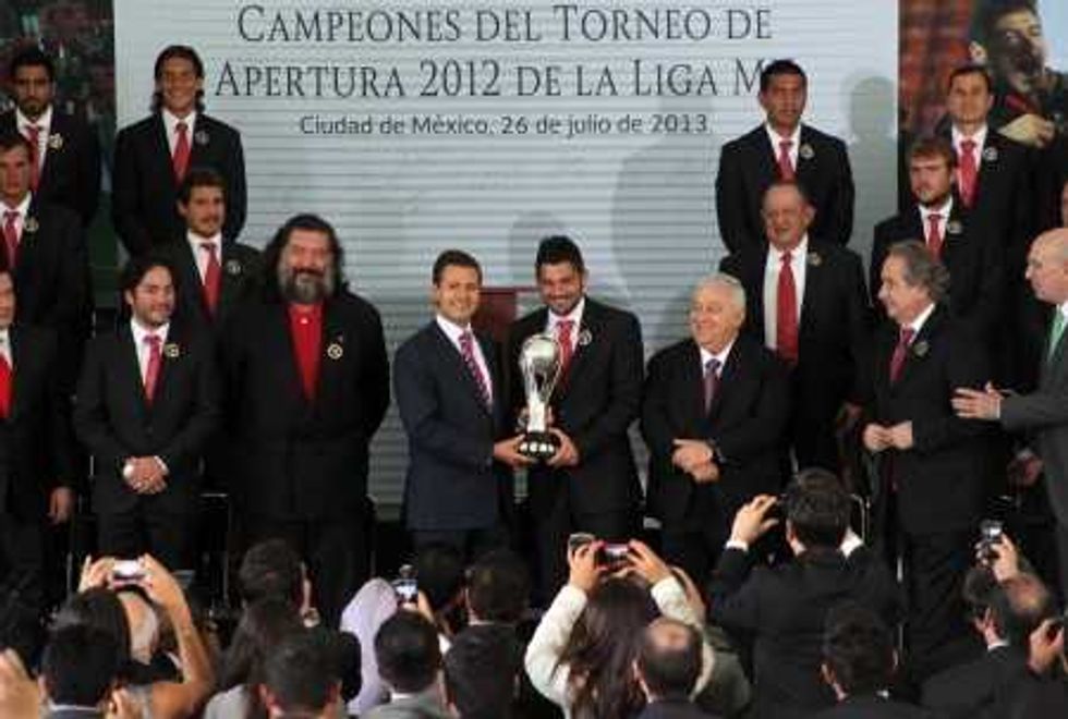 RECIBE PEÑA NIETO A XOLOS DE TIJUANA