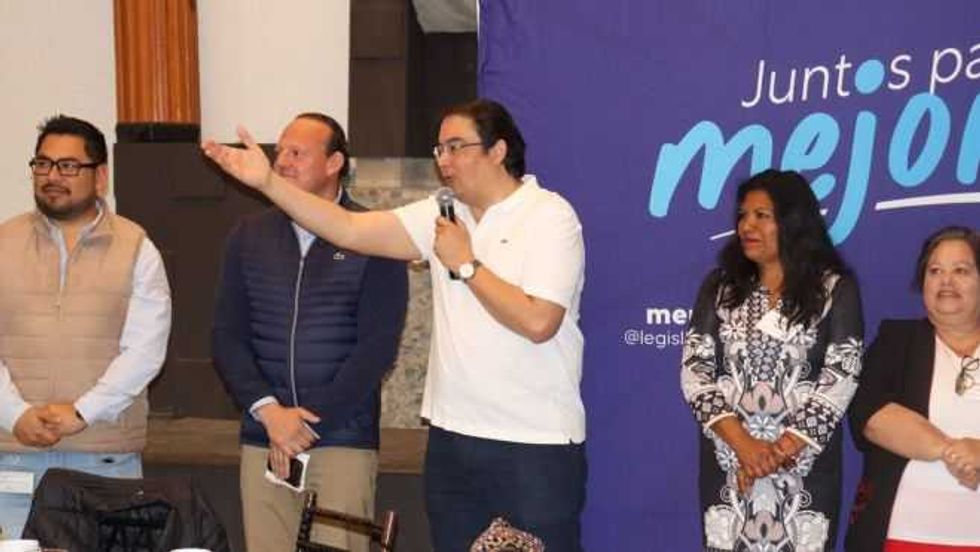 Reconocimiento de diputados a Auxiliares de Casas de Salud en San Juan del Río.