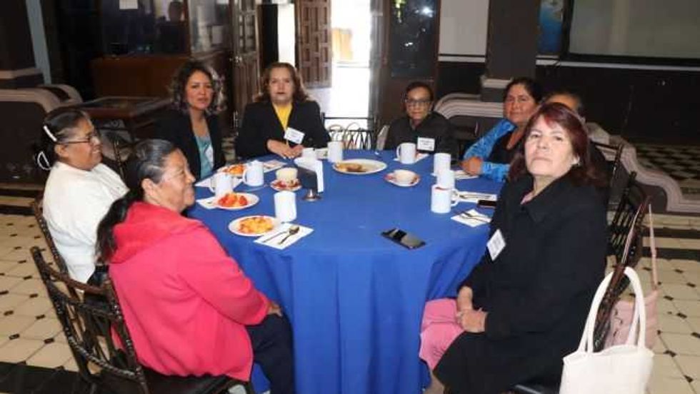Reconocimiento de diputados a Auxiliares de Casas de Salud en San Juan del Río.
