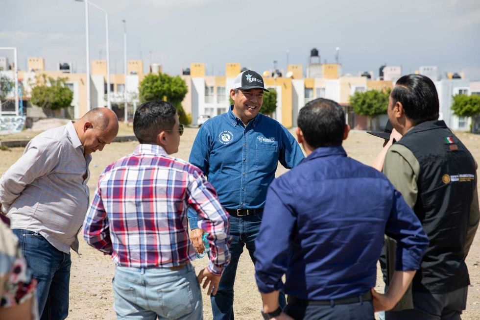 Recorrido de autoridades municipales y SEDATU en espacios deportivos de San Juan del R\u00edo rumbo al Mundial 2026