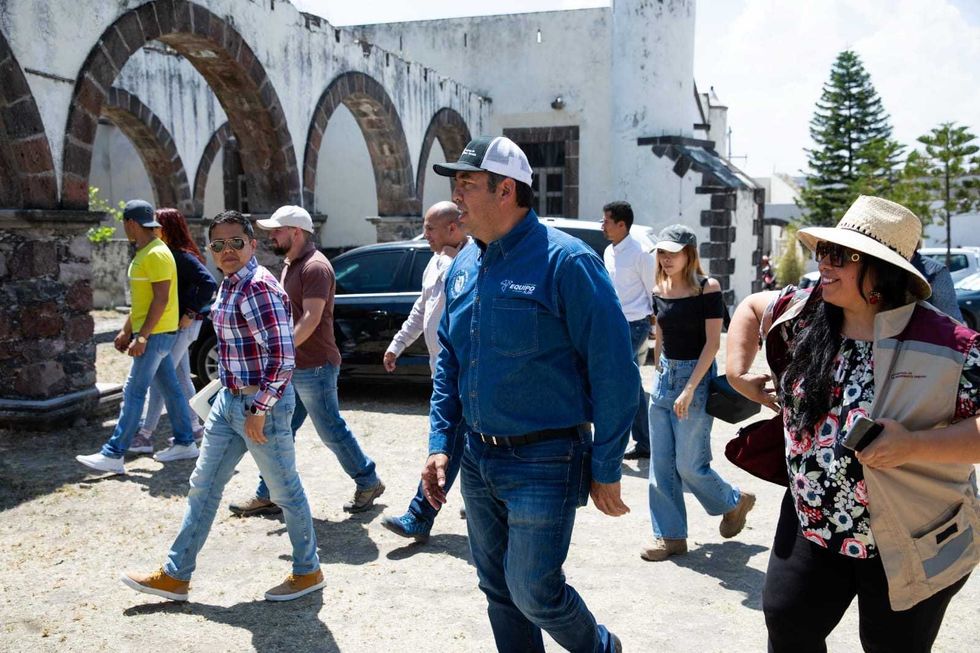 Recorrido de autoridades municipales y SEDATU en espacios deportivos de San Juan del R\u00edo rumbo al Mundial 2026