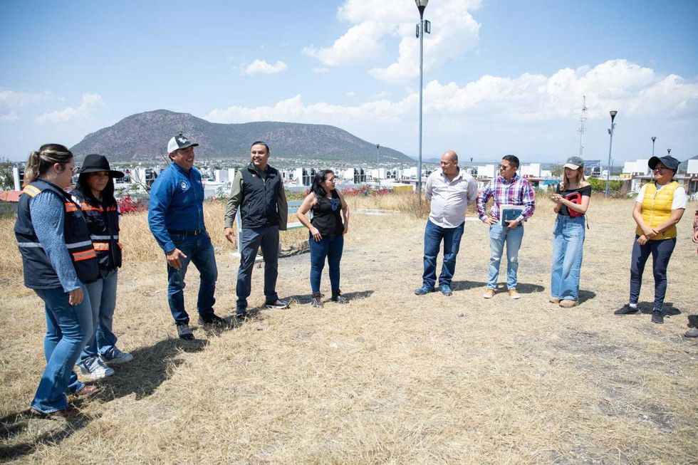 Recorrido de autoridades municipales y SEDATU en espacios deportivos de San Juan del R\u00edo rumbo al Mundial 2026