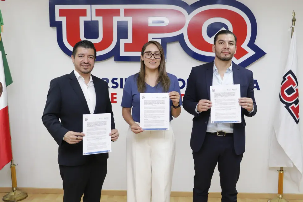 Rectores de UPQ, UTC y UP Santa Rosa J\u00e1uregui sostienen el convenio de pase directo firmado en las instalaciones de la UPQ, en Quer\u00e9taro.