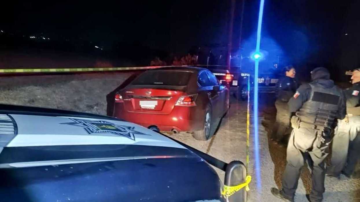 Recuperan vehículo robado con violencia y aseguran arma de fuego.