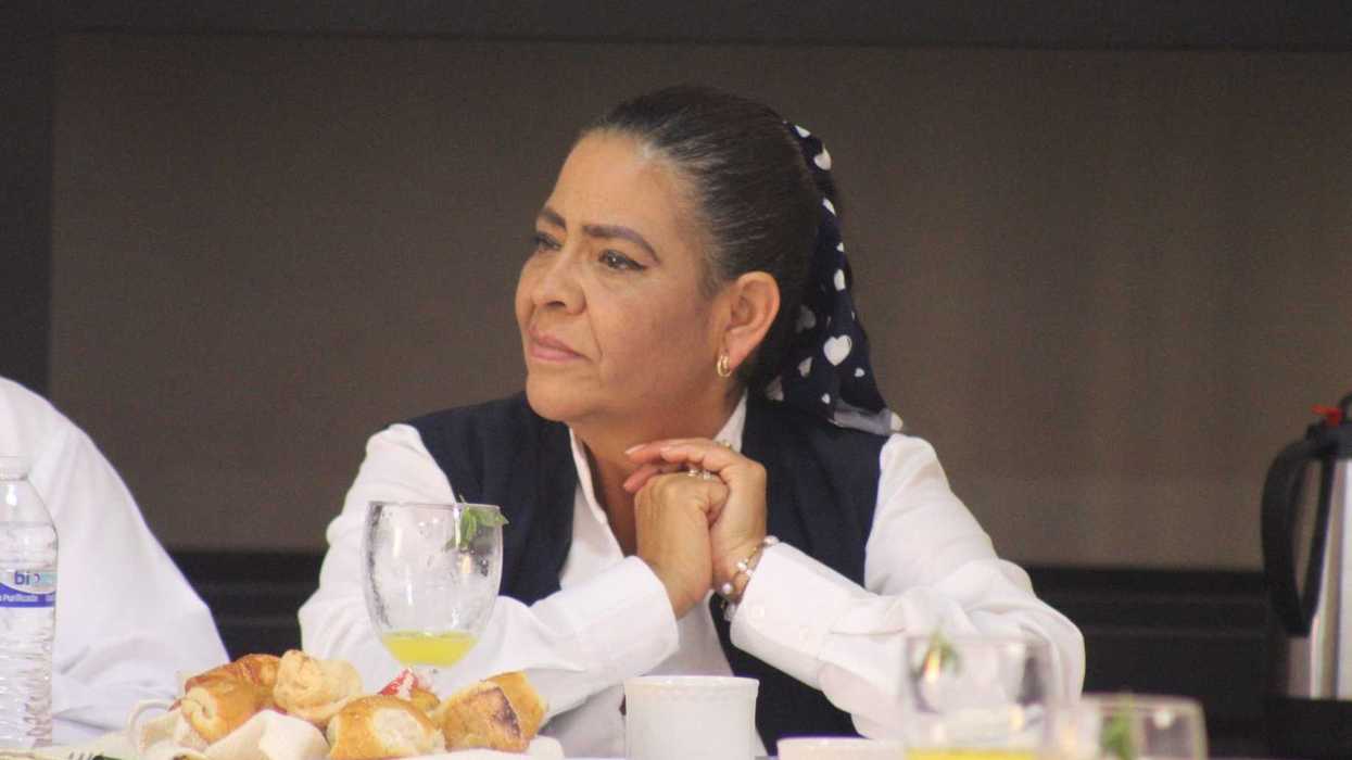 Regidora Rosalba Ruiz Ramos durante entrevista sobre aulas inclusivas COBAQ 10 San Juan del Río