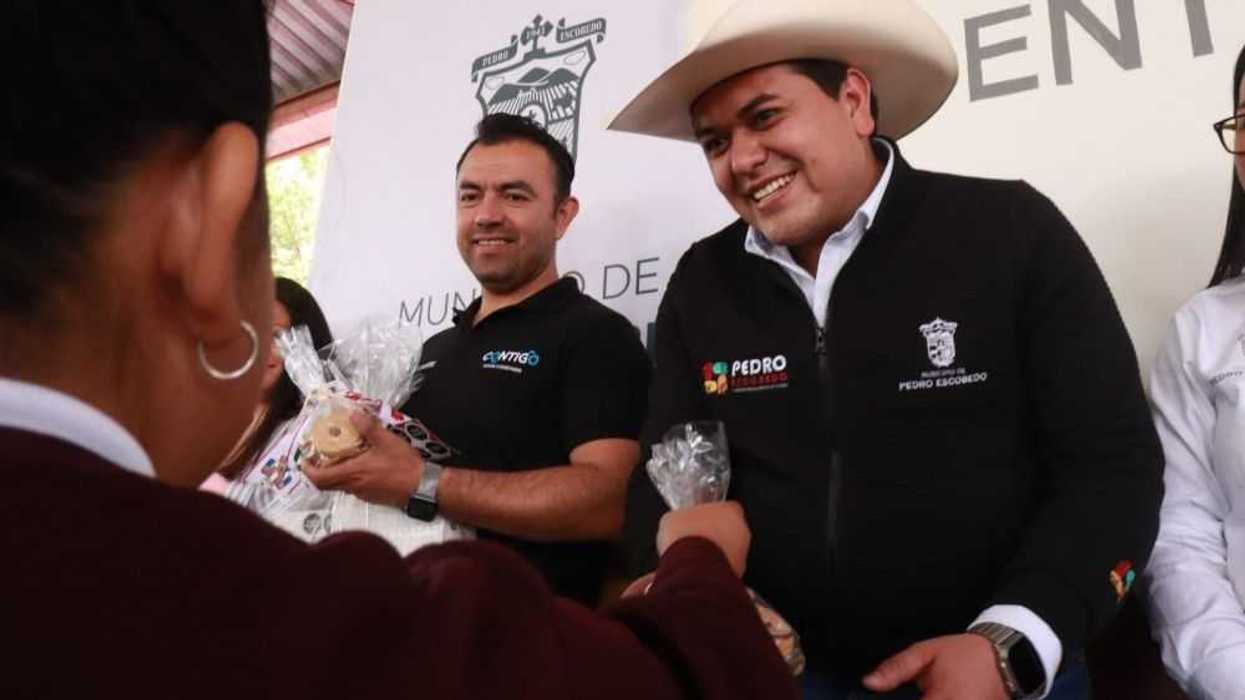 Rehabilitación de Barda Perimetral en la Escuela Primaria “Benito Juárez” de La Ceja.
