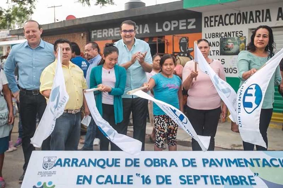 rehabilitan vialidad principal en arcila san juan del rio 1