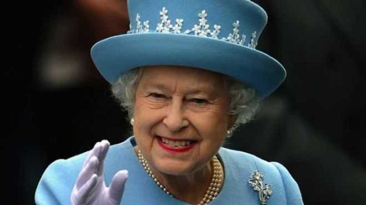 reina-isabel-ii-visita-a-heridos-atentado-en-manchester