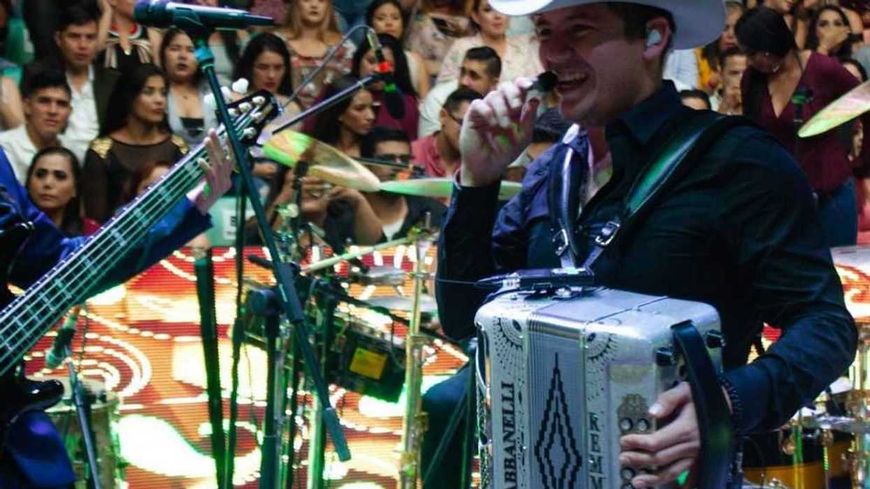 remmy-valenzuela-coyote-julio-preciado-y-chayin-encantan-en-tijuana