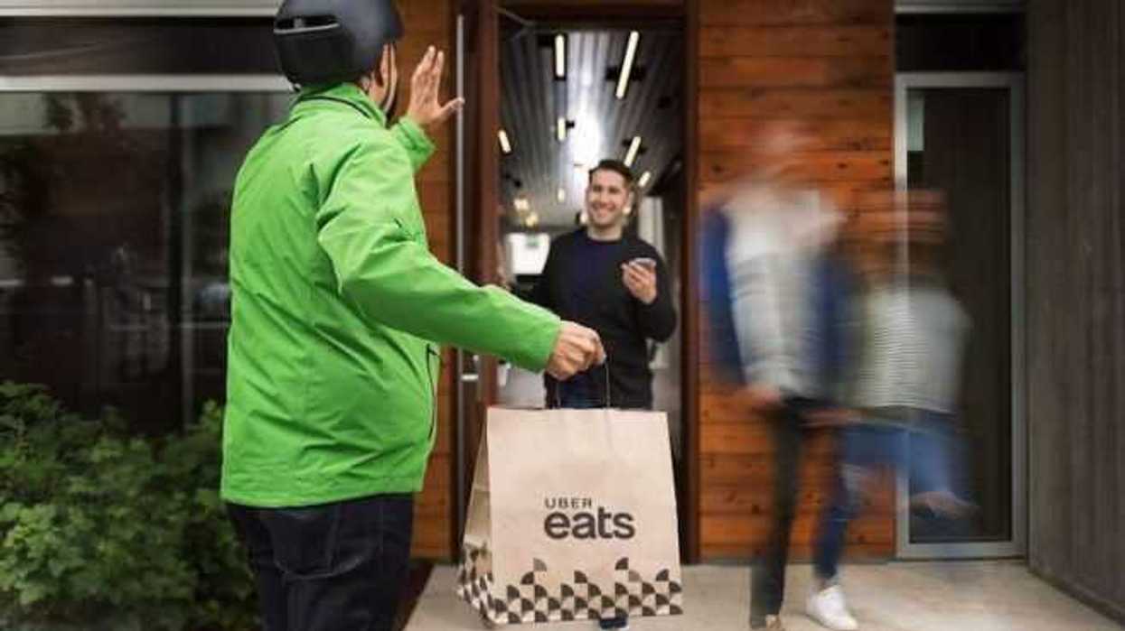 Repartidores de Uber Eats, Sin Delantal y Rappi sin seguro social.