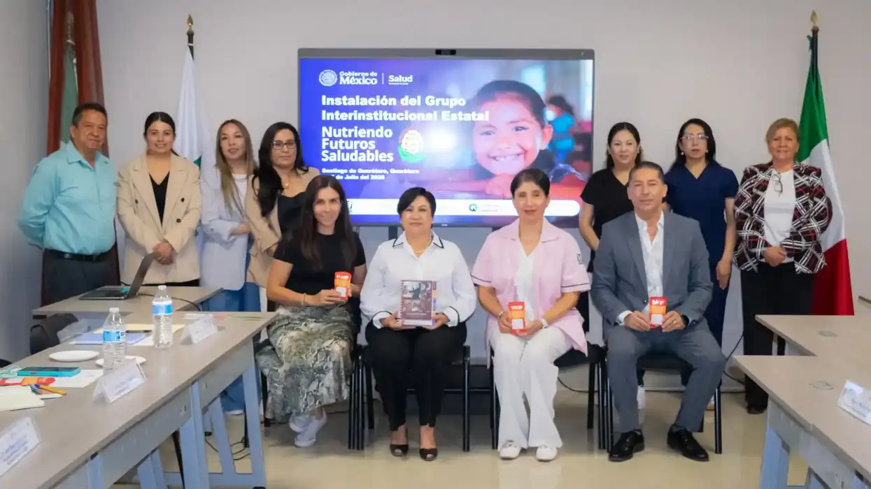 Representantes de instituciones estatales y federales al concluir la instalación del grupo de nutrición infantil.