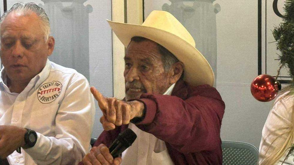 Representantes del Frente por Querétaro expusieron sus inconformidades con políticas federales y la propuesta de Ley Estatal de Aguas durante conferencia de prensa.