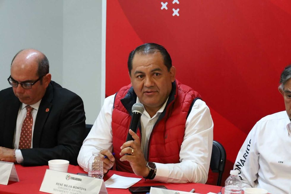 Representantes del PRI en Quer\u00e9taro durante presentaci\u00f3n de la Gran Red Ciudadana para la Defensa de M\u00e9xico en rueda de prensa, marzo 2026
