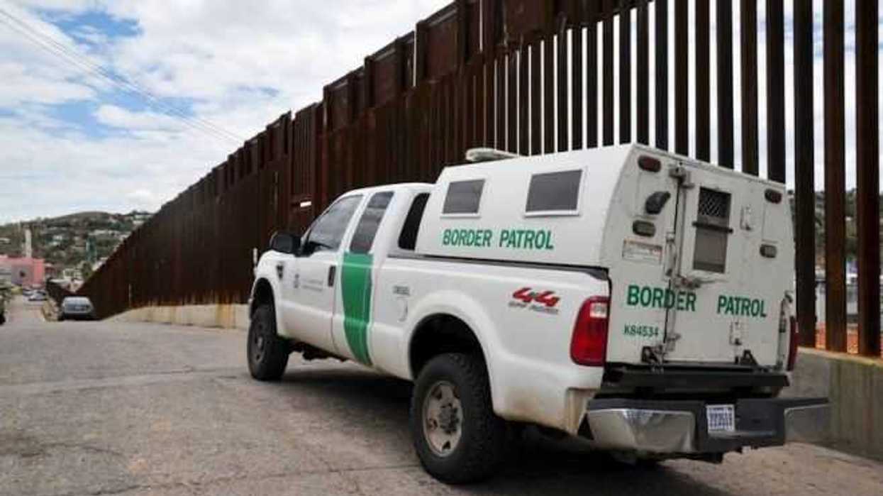 rescatan-a-57-inmigrantes-centroamericanos-en-desierto-de-arizona-1