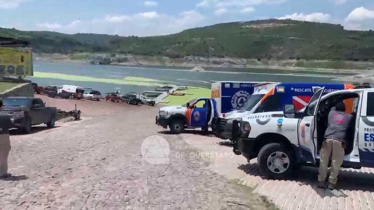 rescatistas participan en el operativo acuático desplegado en la presa Zimapán.