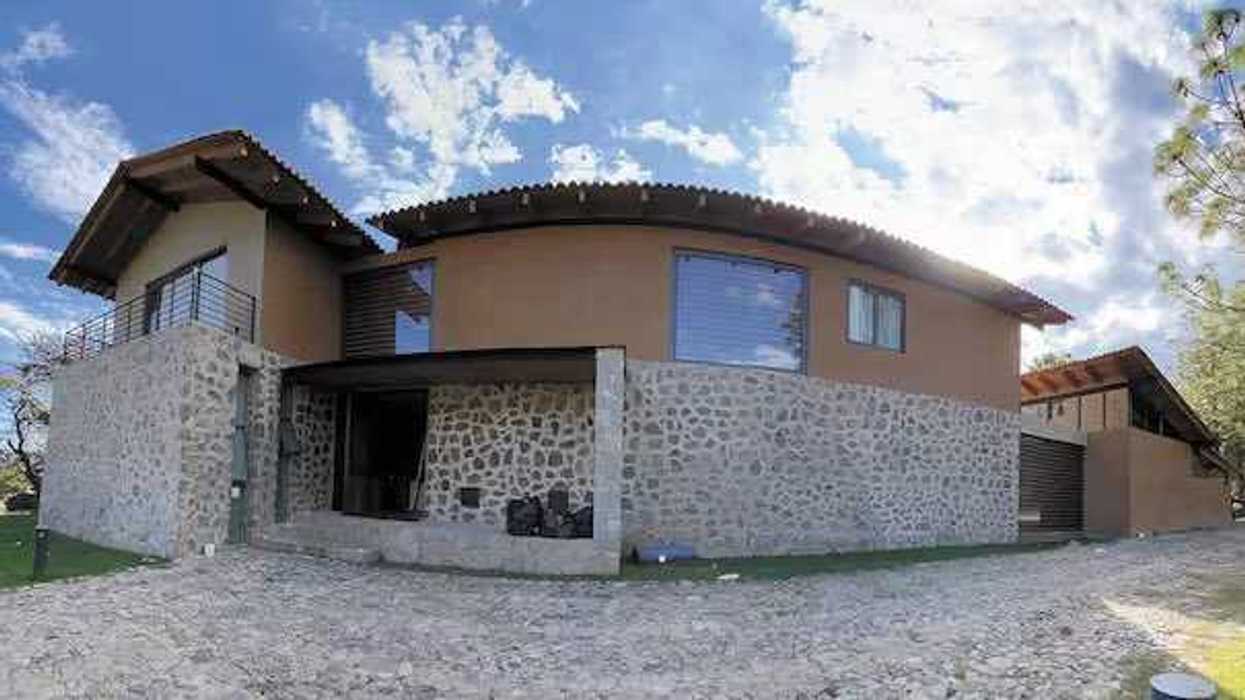 Residencia de ladrillos y madera en el fraccionamiento Tapalpa Country Club en Jalisco, última cabaña donde se ocultaba El Mencho