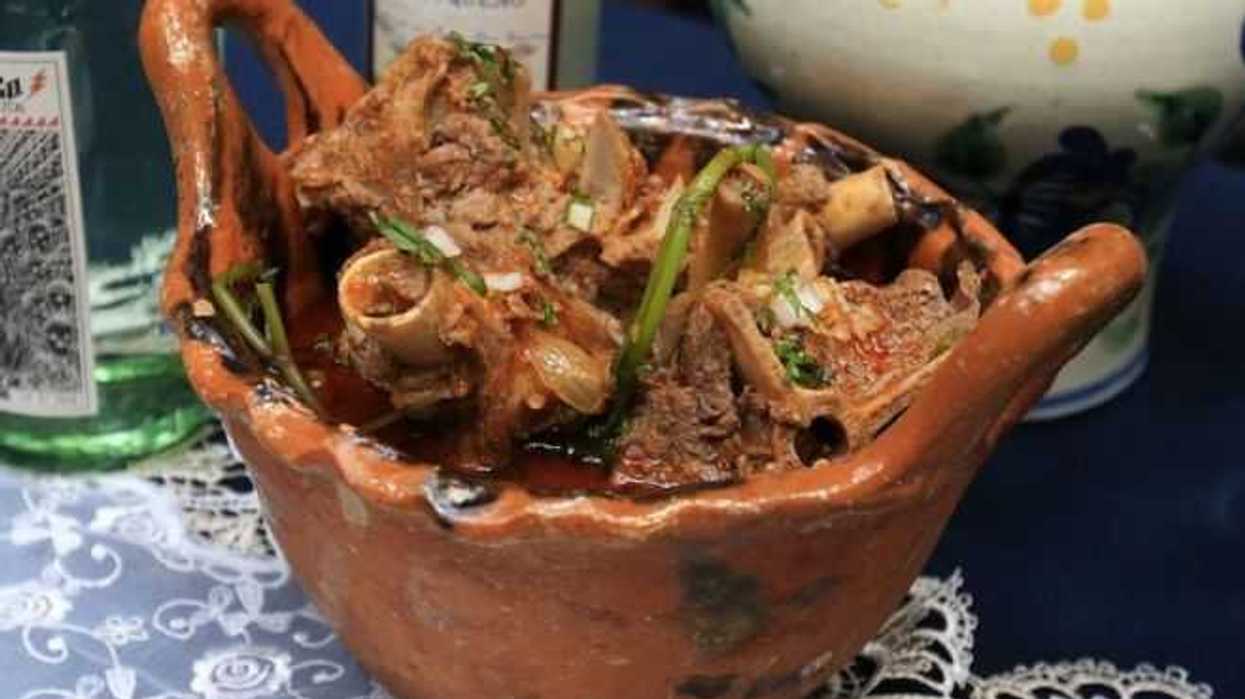 restauranteros-dan-banderazo-a-temporada-mole-caderas