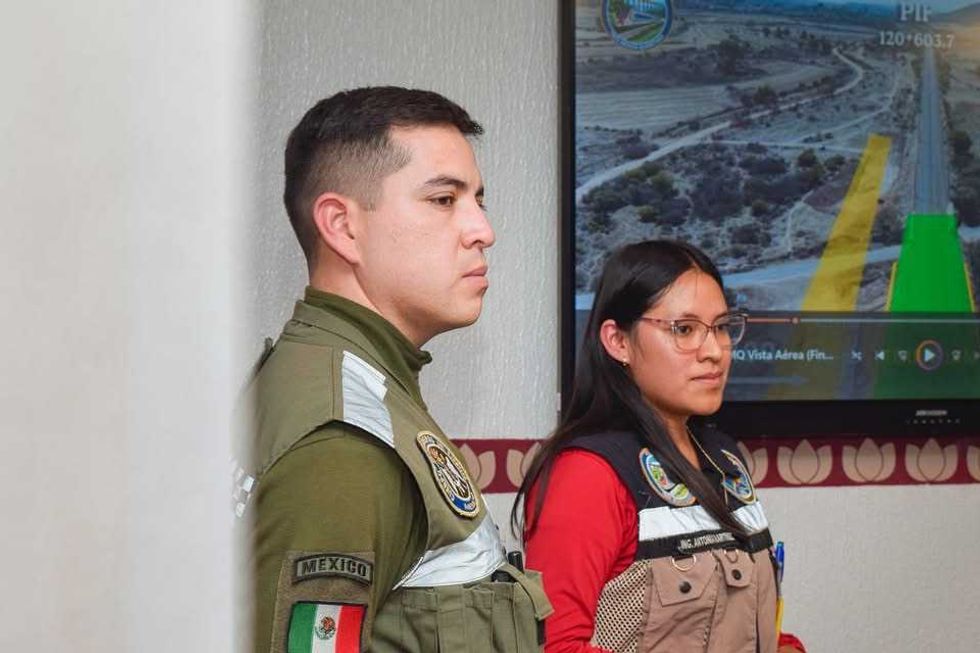 Reuni\u00f3n sobre el tren M\u00e9xico-Quer\u00e9taro en Nopala de Villagr\u00e1n Hidalgo con autoridades municipales y representantes de la SICT