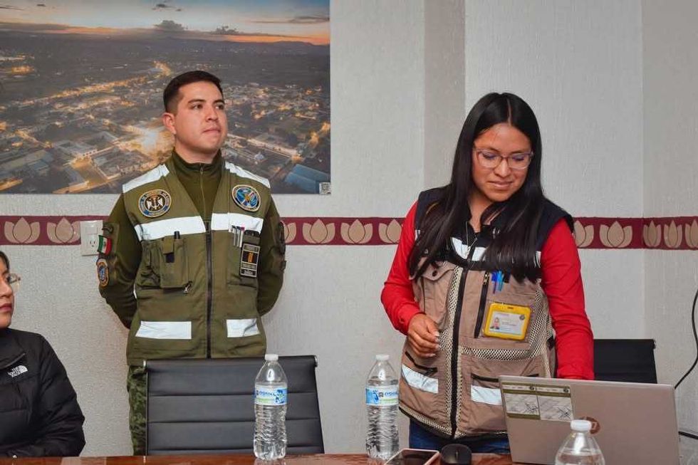 Reuni\u00f3n sobre el tren M\u00e9xico-Quer\u00e9taro en Nopala de Villagr\u00e1n Hidalgo con autoridades municipales y representantes de la SICT