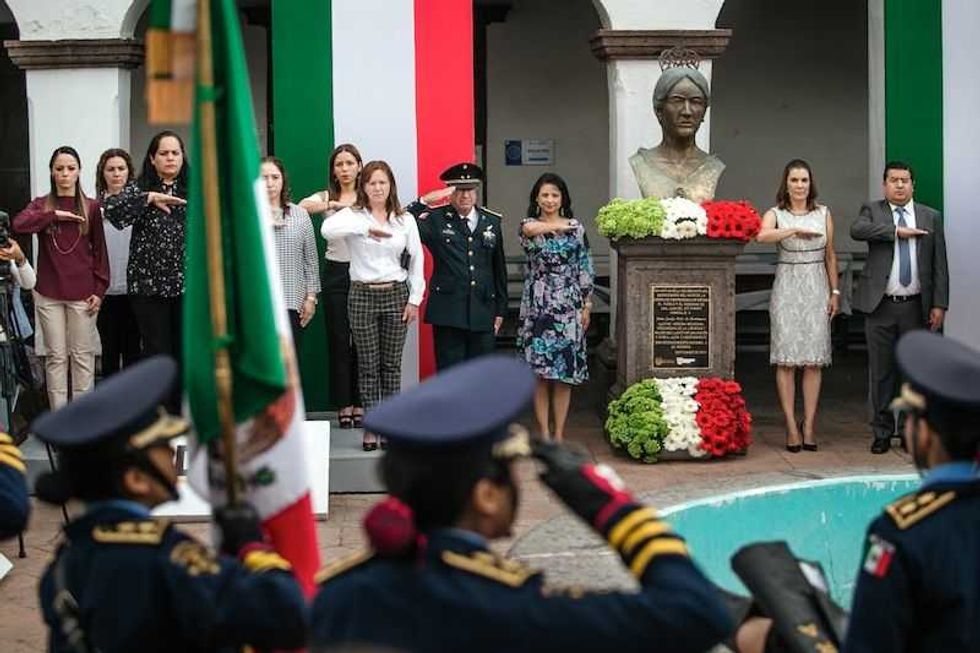 rinden homenaje a dona josefa ortiz de dominguez 444