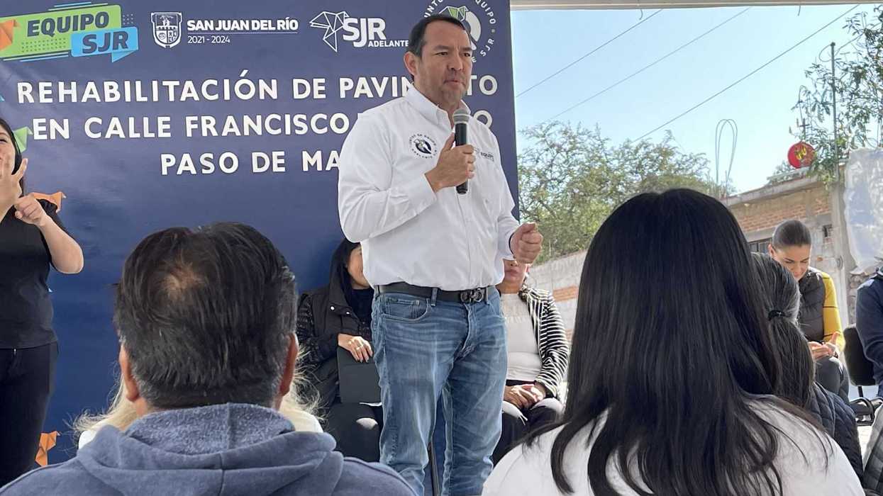 Roberto Cabrera entrega obra en Paso de Mata, San Juan del Río.