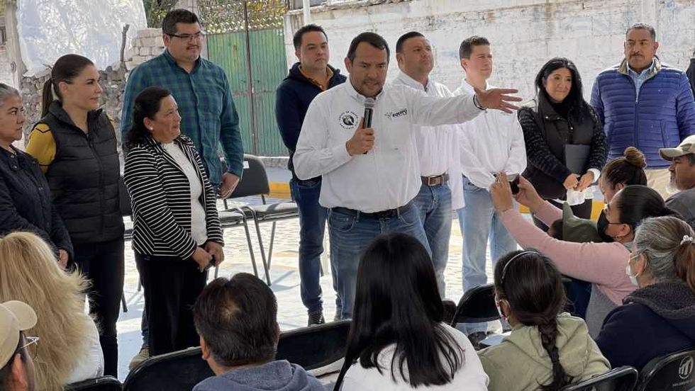 Roberto Cabrera entrega obra en Paso de Mata, San Juan del Río.