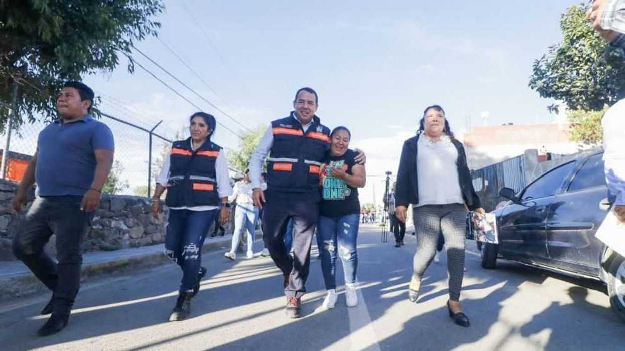 Roberto Cabrera inaugura rehabilitación de calle en San Sebastián de las Barrancas Sur.