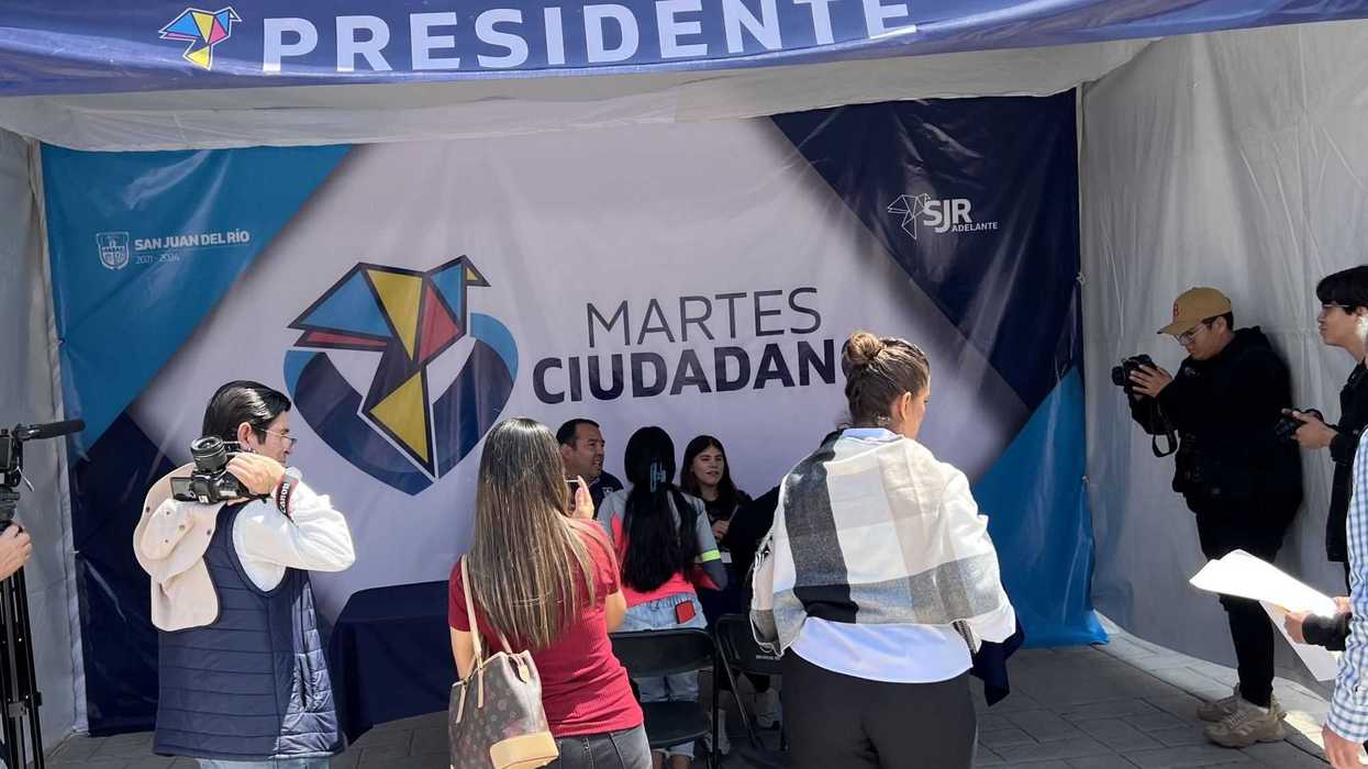 Roberto Cabrera llegó 4 horas tarde a martes ciudadano en San Juan del Río, donde lo esperaban una veintena de personas que llegaron desde las 7 horas.