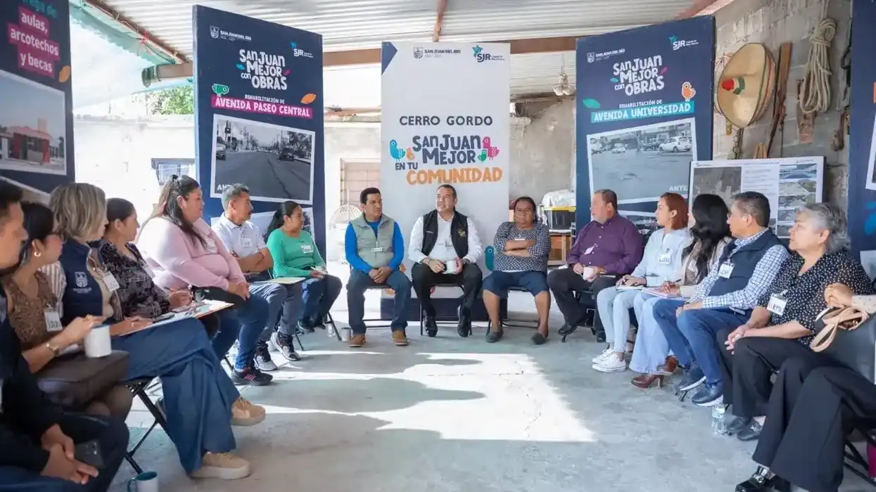 Roberto Cabrera participa en reunión con vecinos y funcionarios en la comunidad de Cerro Gordo, San Juan del Río.