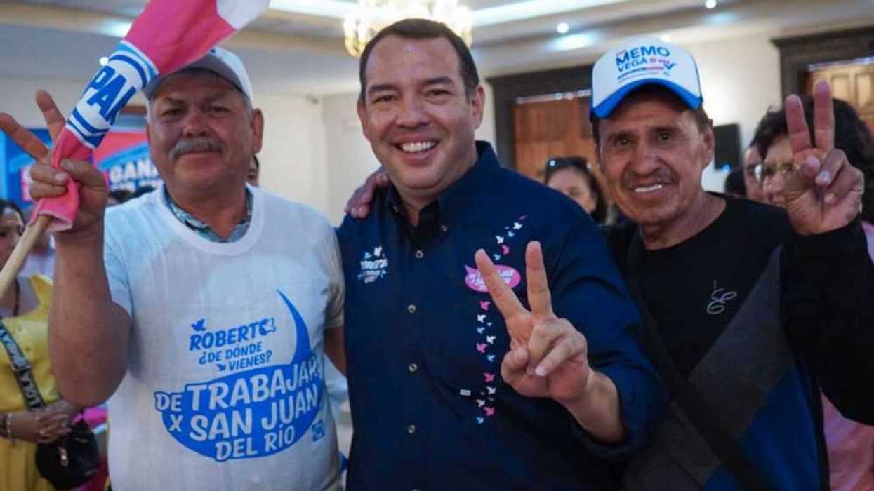 Roberto Cabrera presenta su proyecto ante organizaciones de la sociedad civil.