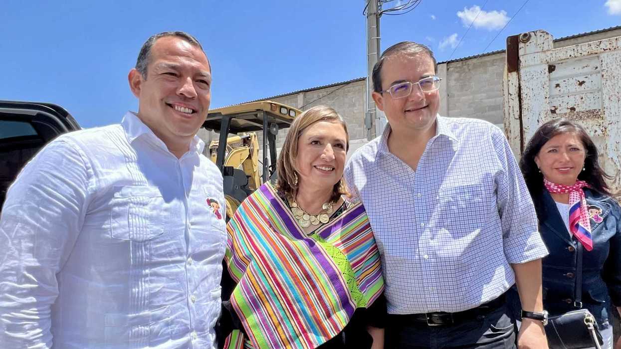 Roberto Cabrera Valencia, alcalde de San Juan del Río, Xóchitl Gálvez, aspirante presidencial y el diputado Guillermo Vega Guerrero.