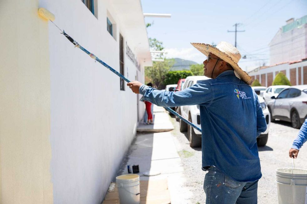 Roberto Cabrera Valencia atiende a vecinos en mesas de trabajo del programa Viernes en Rancho Banth\u00ed, San Juan del R\u00edo