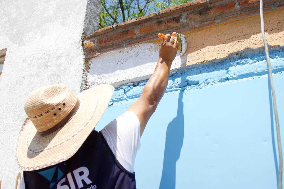 Roberto Cabrera Valencia con l\u00edderes comunitarios de San Francisco durante jornada 25 en San Juan del R\u00edo