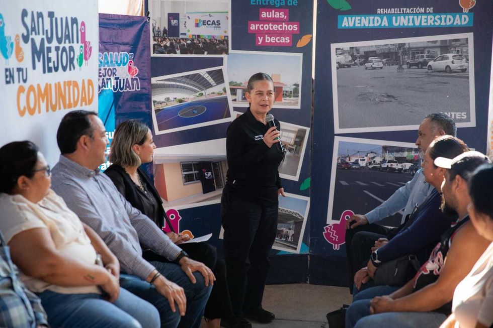 Roberto Cabrera Valencia durante el retorno del programa Mi\u00e9rcoles a Santa Matilde, San Juan del R\u00edo, con pl\u00e1tica de prevenci\u00f3n del delito