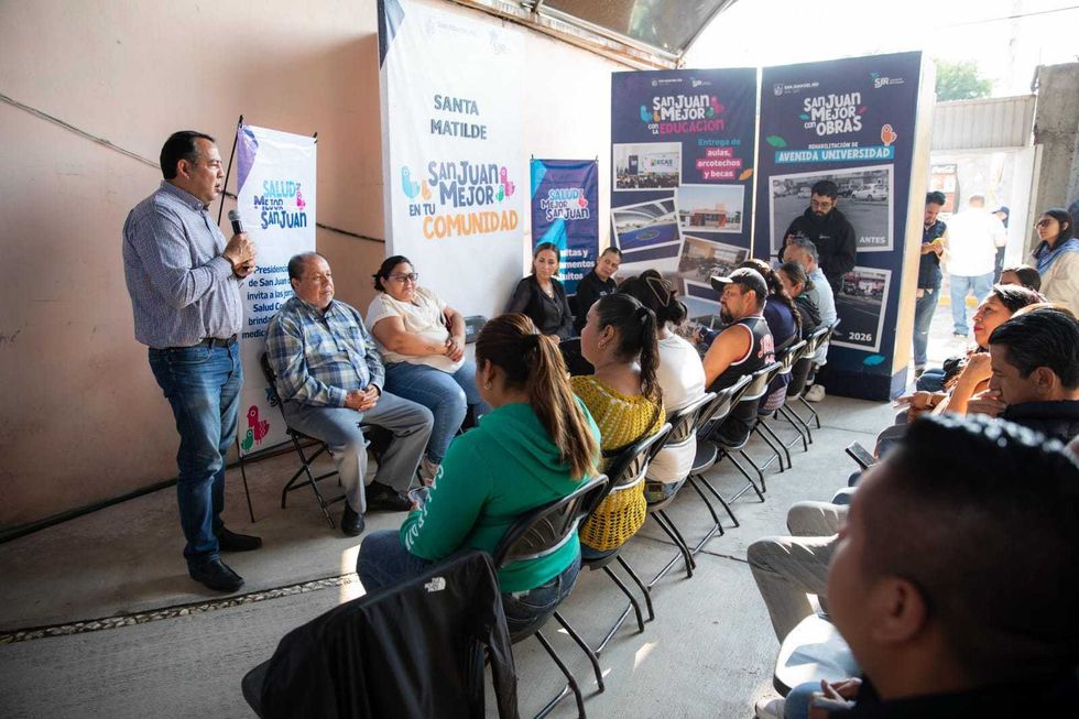 Roberto Cabrera Valencia durante el retorno del programa Mi\u00e9rcoles a Santa Matilde, San Juan del R\u00edo, con pl\u00e1tica de prevenci\u00f3n del delito