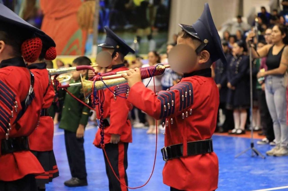 Roberto Cabrera Valencia durante la ceremonia de inauguraci\u00f3n del concurso de escoltas y bandas de guerra en el CECUCO de San Juan del R\u00edo