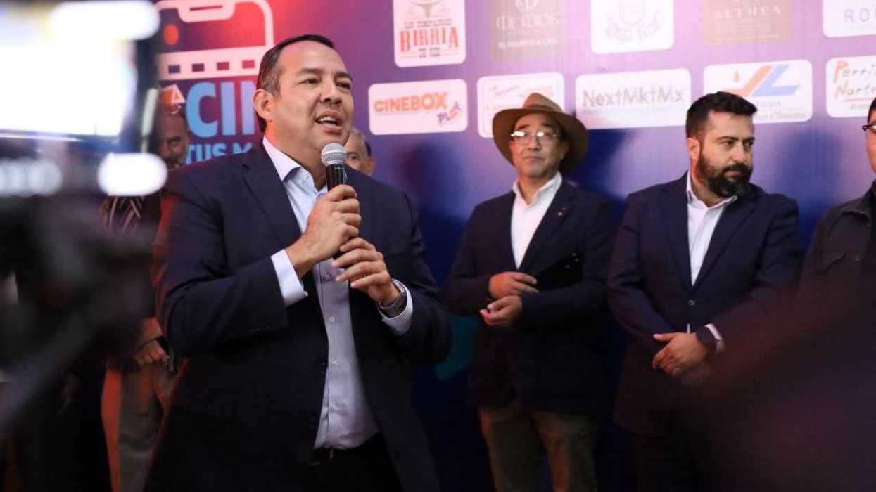 Roberto Cabrera Valencia durante un evento público en San Juan del Río, Querétaro.