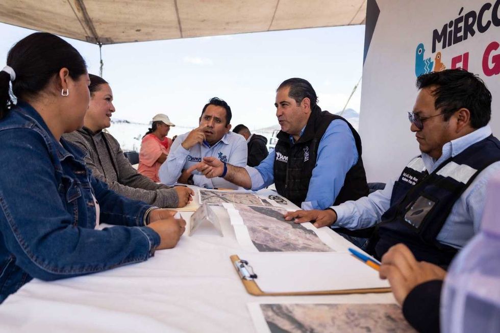 Roberto Cabrera Valencia encabeza jornada del programa Mi\u00e9rcoles en El Granjeno, San Juan del R\u00edo, junto a vecinos