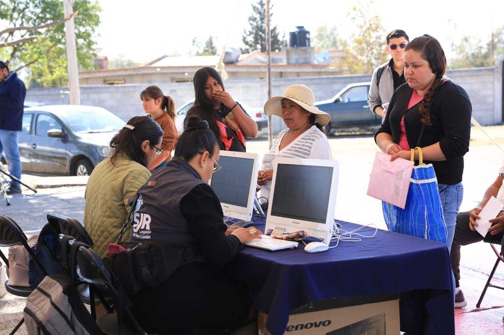 Roberto Cabrera Valencia encabeza jornada del programa Mi\u00e9rcoles en El Granjeno, San Juan del R\u00edo, junto a vecinos